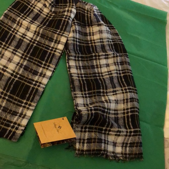 Patricia Nash Black & White Plaid Scarf 100% Viscose Fringed Edges OS NWT - Picture 7 of 13
